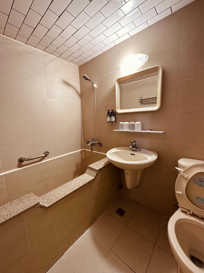 Ming Ren Hotspring Hotel Джиаоси Екстериор снимка